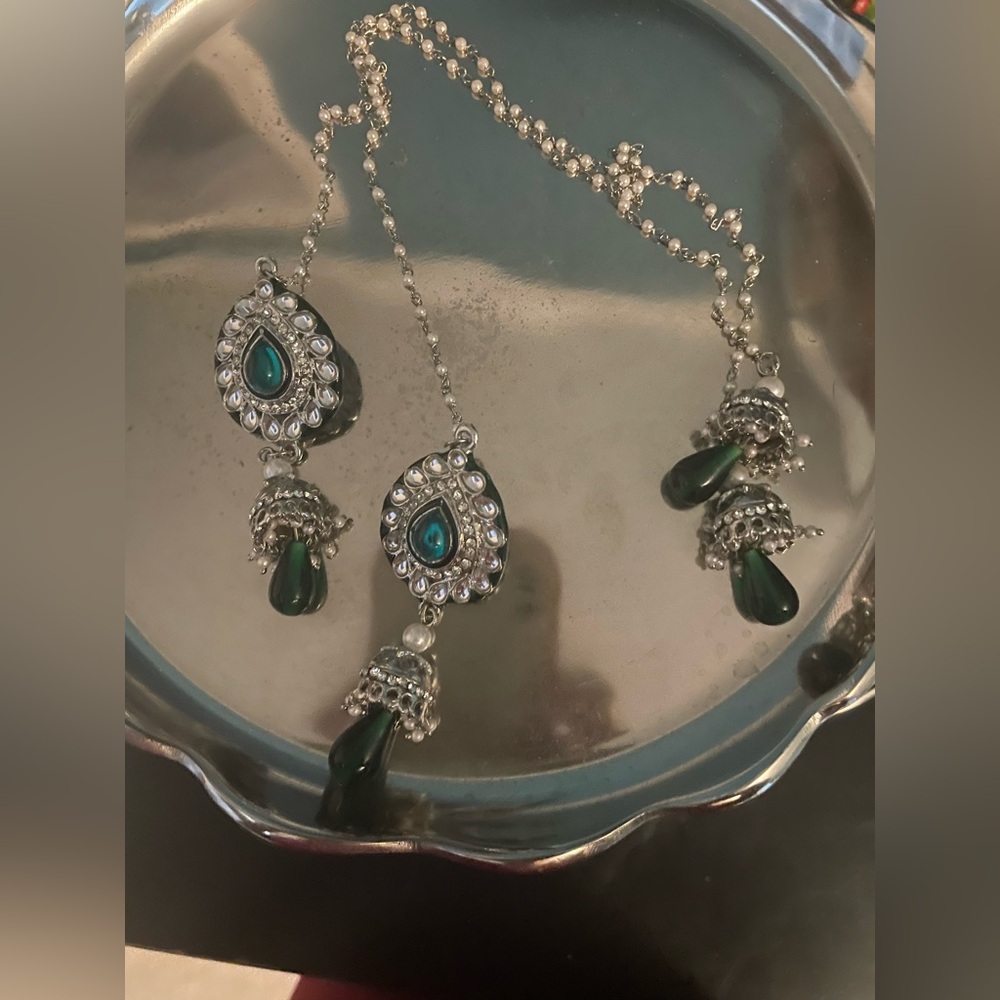 Elegant Silver and Green earrings goes around the ear